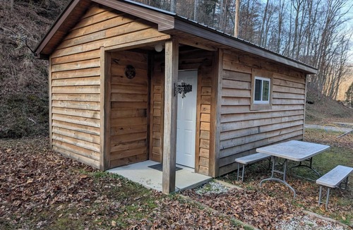Foster Cabin | Horse Creek - Outlaw Cabin Near Ivy Branch HMT