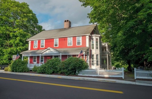 Stonington Apartment | Hospitality as Sweet as Apple Pie!