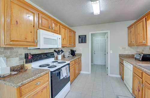 Rockwell House | Hot Springs Getaway w/Deck, 8 Mi to Downtown!