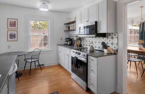 Frankfort House | Hot tub | 4 BR Renovated | Coffee + Espresso Bar | Poker | 3 mi to Buffalo Trace