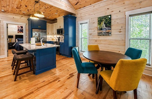 Heidelberg Cabin | Hot Tub Cabin + Screened Porch | Red River Gorge