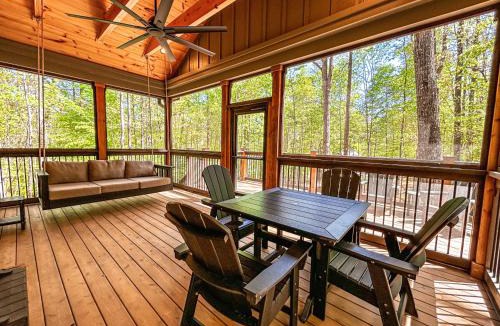Heidelberg House | Hot Tub Cabin + Screened Porch | Red River Gorge
