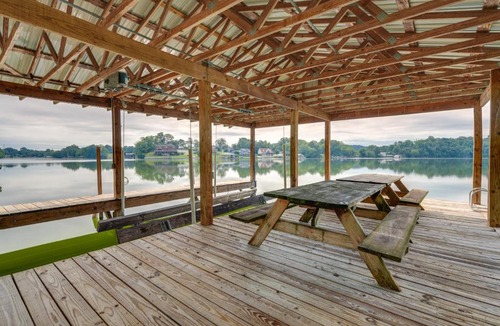 Blountville House | Hot Tub & Dock: Waterfront Bristol Area Retreat