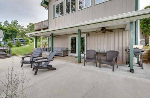 Blountville House | Hot Tub & Dock: Waterfront Bristol Area Retreat