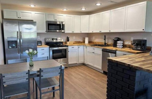 Clay City House | Hot Tub! Fire pit! Picnic area & Grill! View Hardwicks Creek Haven@RRG