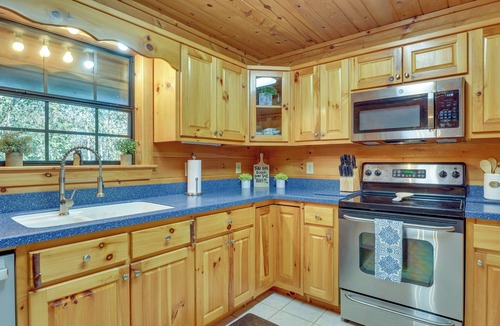 Blue Ridge Cottage | Hot Tub & Game Room: Blue Ridge Getaway