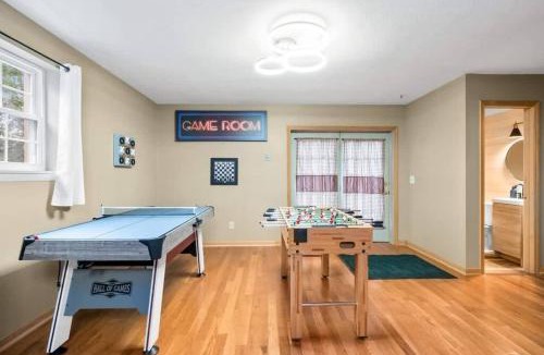 Summersville House | hot tub I game room I private deck I