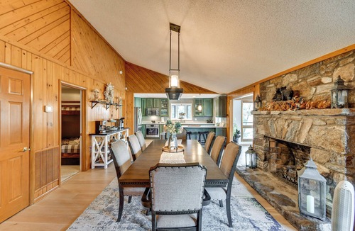 Lake Lure House | Hot Tub & Lakefront Deck: Cabin on Lake Lure