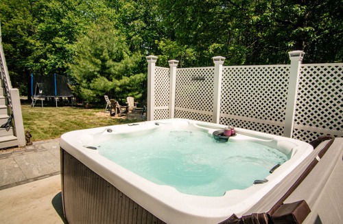 Swanton House | Hot Tub Lakehouse! Game Room + Fire Pit! Walk to Lake! 5 Min to Wisp!