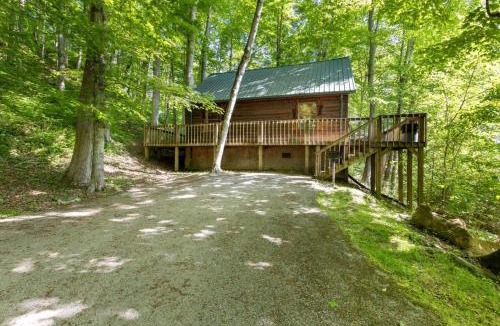 Slade House | Hot Tub No Pet Fee - Beary Secluded - RRG