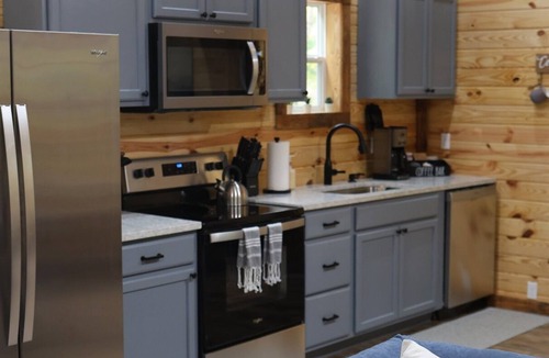 Rogers Cabin | Hot Tub (Private)| Dogs OK | FirePit | Muir Valley | Hiking | Climbing