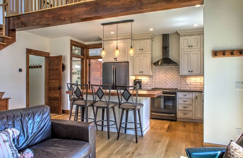 Swannanoa Cabin | Hot Tub Views, Pet-Friendly Privacy Near Asheville + Biltmore Pass