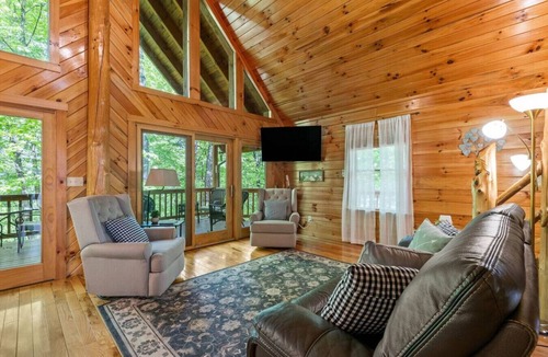 Stanton Ski Chalet | Hot Tub & Wifi - Birdsong - Red River Gorge, KY