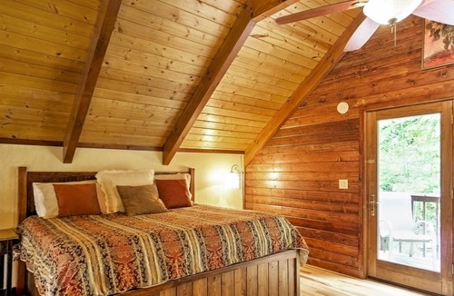 Stanton Cabin | Hot Tub, WiFi - Family Cabin - Wine Cellar - 300 acres in Red River Gorge, Kentucky!