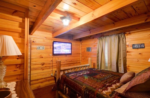 Campton House | Hot Tub & WiFi - Hidden Chalet Red River Gorge KY
