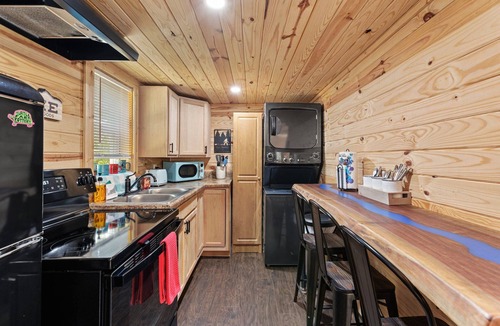 Clay City Cabin | Hot Tub, WiFi, Pet-Friendly - Cozy Tiny Cabin - The Ridge at Red River Gorge, Kentucky!