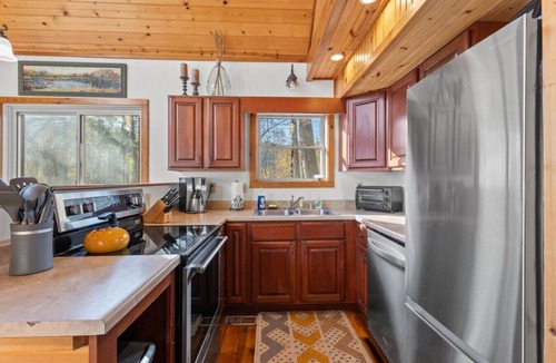 Stanton Cabin | Hot Tub, WiFi, Pet-Friendly - Mountain Spirit