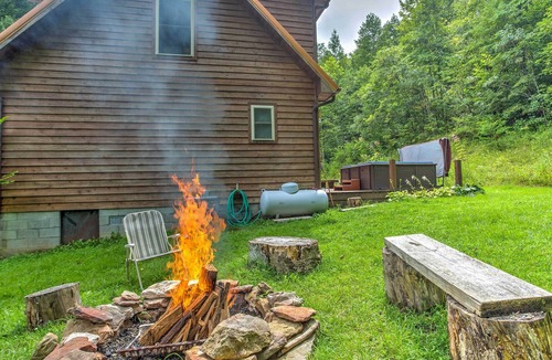 Stanton Cabin | Hot Tub, WiFi, Waterfront - Family Cabin - Brookside - Red River Gorge, Kentucky!