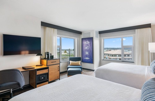 Northwest Everett Hotel | Hotel Indigo Everett - Waterfront Place by IHG