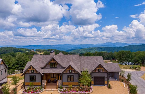 Elk Park House | House ∙ 4 bedrooms ∙ 8 guests