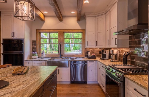 Banner Elk Cabin | Howling at the Moon - 4Bed 4 bath with hot tub in Eagles Nest with views, fire pit, game room