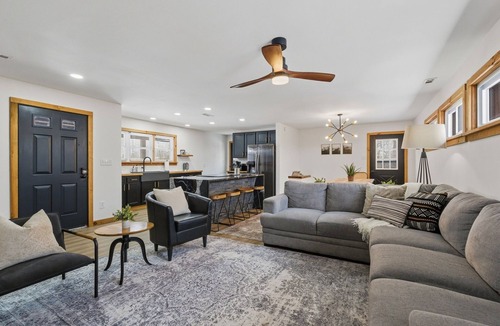Rogers Cabin | Huckleberry Arch - Cozy RRG Home near Natural Arch