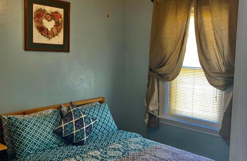 Pawtucket Apartment | Huge Comfortable apartment close to everything