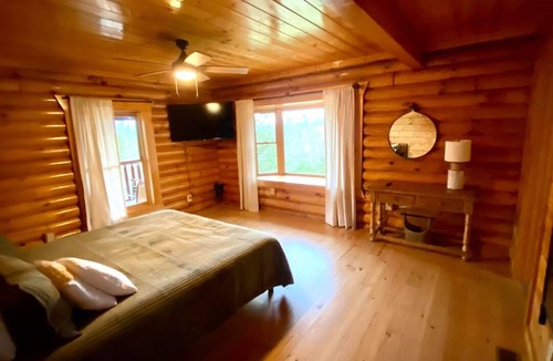 Pittman Center House | Huge Smoky Mtn VIEWS, 6 bedroom/6 bath! Movie & Game Rm, HotTub, Fire pit!