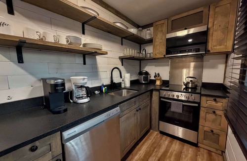Saint Helens Cabin | Hummingbird Hollow | Private Forest Retreat