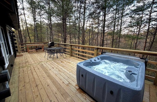 Saint Helens Cabin | Hummingbird Hollow | Private Forest Retreat