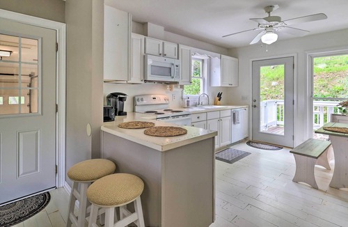Fleetwood House | Idyllic Fleetwood Farmhouse w/ Fire Pit & BBQ