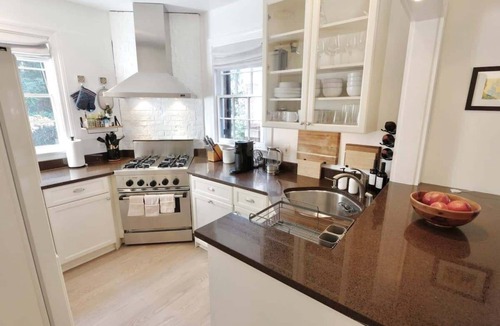 Georgetown House | Idyllic Georgetown | Garden + Firepit | Sleeps 7