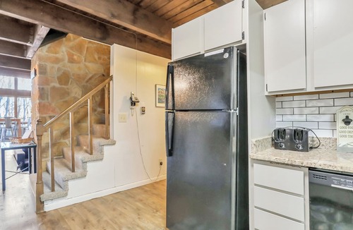 Berkeley Springs House | Idyllife- Private Hot Tub | Pet Friendly | Family Friendly | Oversized Deck