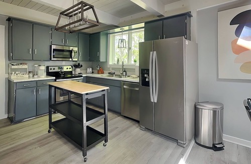 Oakland House | In The Middle | Pet-Friendly, Serene, Upgrades