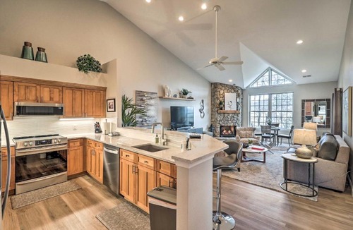 Lake Lure House | Indoor Pool & Golf Course Views: Lake Lure Condo!