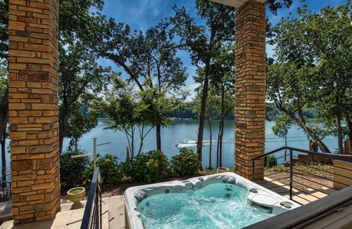 Barium Springs Villa | Island Estate Sleeps 22 Bar Hot Tub Dock
