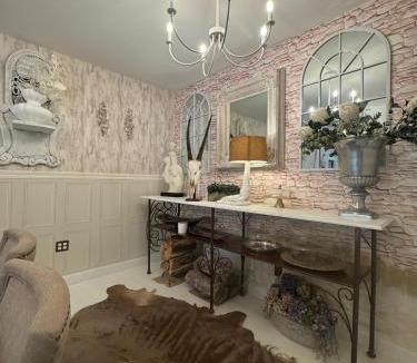 Frankfort House | J and M on Capital Boutique Guesthouse