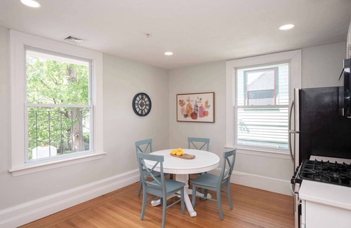 College Hill Apartment | Jennifer's Cozy Apt Near Brown w/In Unit Laundry