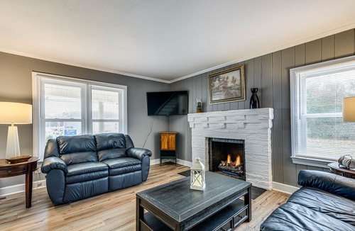 Johnson City House | Johnson City Home: Fireplace, 1 Mi to Boone Lake!