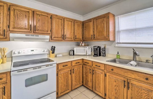 Jonesborough House | Jonesborough Country Feel close to everything in Johnson City! Mountain Views!