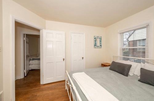 Roselawn Finance House | Kenwood Keys 1 - Cozy Stay for 6
