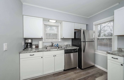 Roselawn Finance Condo | Kenwood Keys Suites for 12!