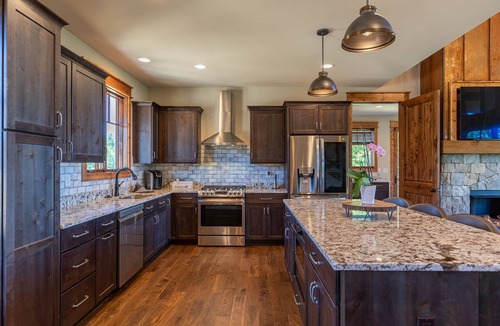 Elk Park Cabin | Kinfolk at Eagles Nest - hot tub, firepit, walk to Winery, huge sunrise and sunset views