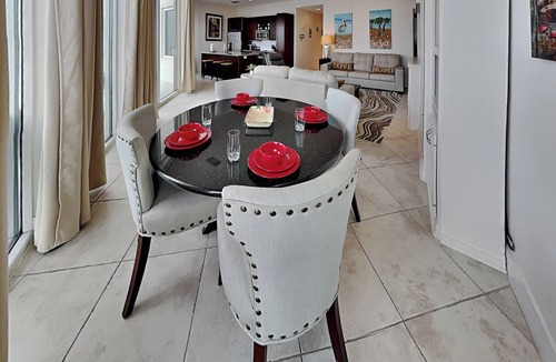 Galveston Condo | King of Diamonds | Beachfront, Curved Balcony!