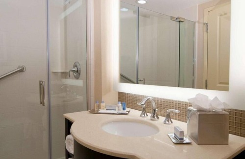 Dulles Town Center Apartment | King Room Near Dulles Gymnastics WDC