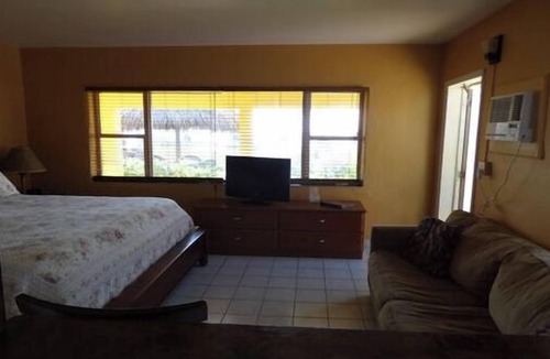 Pompano Beach Hotel | King Studio with Kitchen,Sofa Sleeper and Ocean Views