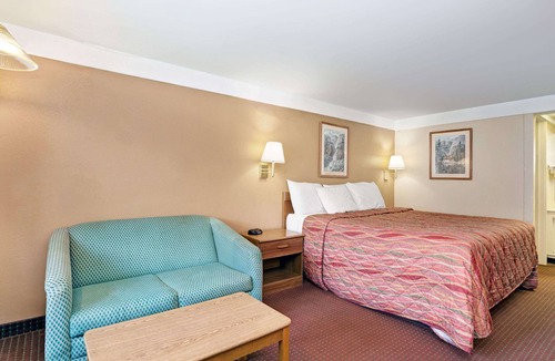 Tad Hotel | Knights Inn Charleston