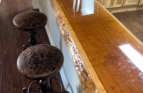 Campton House | KNOTTY ESCAPE Hikers Haven in RRG Walk to Restaurants & Shops Hot Tub