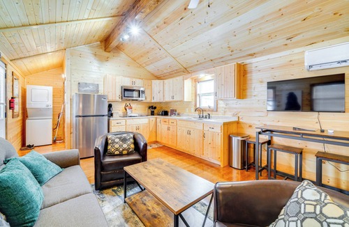 La Grange Cabin | La Grange Cabin on a Racehorse Farm w/Pond Views!