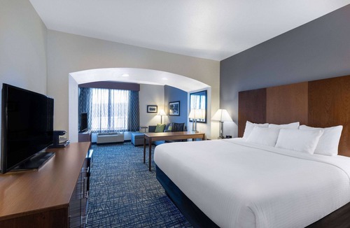 Osage Hotel | La Quinta Inn & Suites by Wyndham Morgantown
